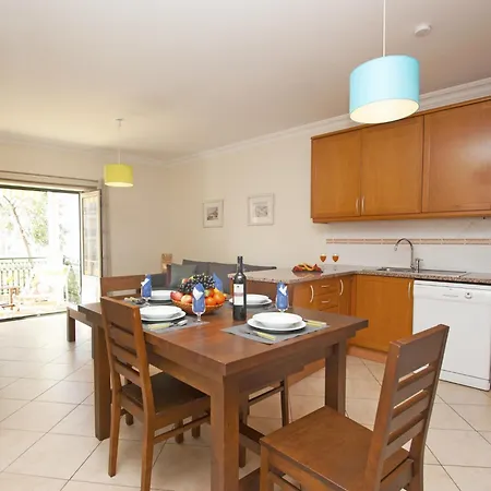 Apartment With 2 Rooms And Balcony شقة